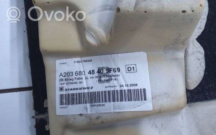 Mercedes-Benz C W203 Wykładzina podłogowa przednia A2036804840