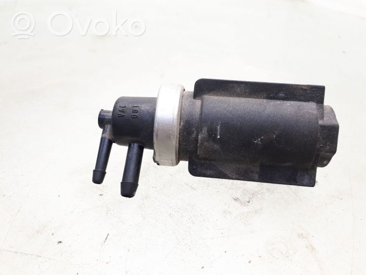 Audi A4 S4 B5 8D Electrovanne Soupape de Sûreté / Dépression 8D0906627