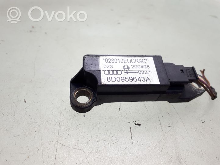 Audi A4 S4 B5 8D Sensore d’urto/d'impatto apertura airbag 2004980837