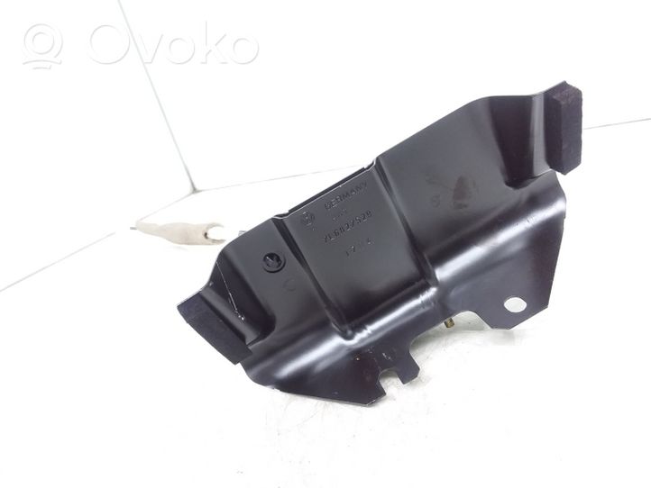 Volkswagen Touareg I Panel awaryjnego otwierania zamka bagażnika 7L6827531A