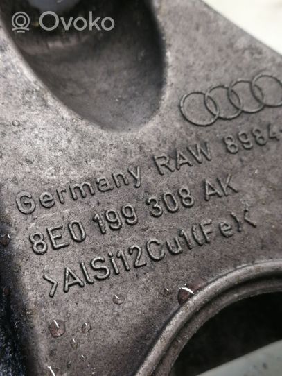 Audi A4 S4 B7 8E 8H Łapa / Mocowanie silnika 8E0199308AK