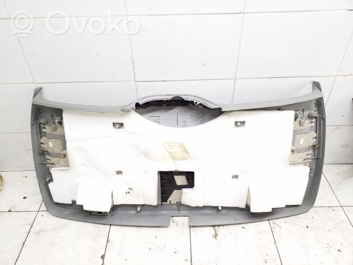 Volkswagen Touareg I Takaluukun koristelista 7L6867601D