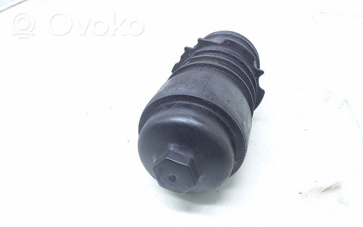 Audi A4 S4 B7 8E 8H Supporto di montaggio del filtro dell’olio 8558686