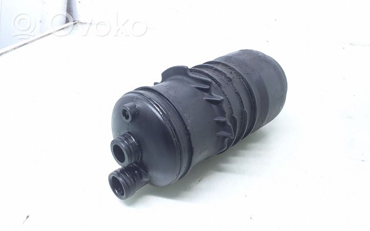 Audi A4 S4 B7 8E 8H Supporto di montaggio del filtro dell’olio 8558686