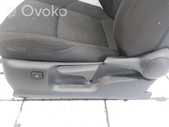 Toyota C-HR Sedile anteriore del conducente 8219BF4010