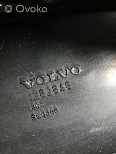 Volvo V70 Ohjauspyörän pylvään verhoilu 3409335