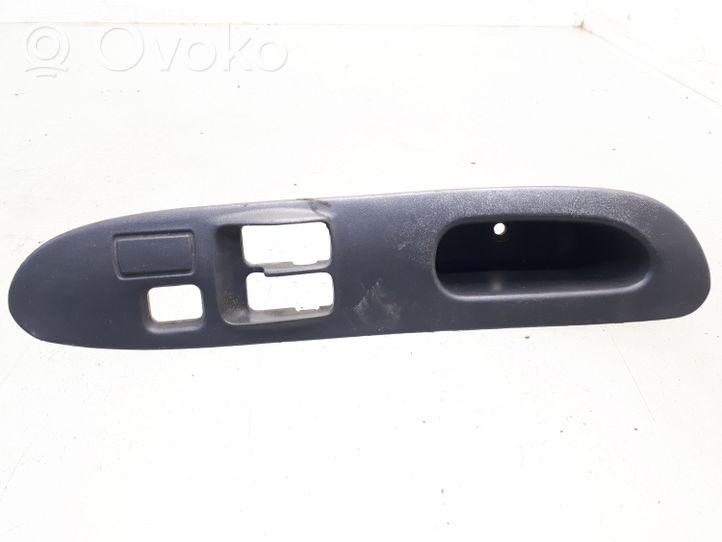 Mitsubishi Colt Rivestimento della maniglia interna per portiera anteriore MR190317