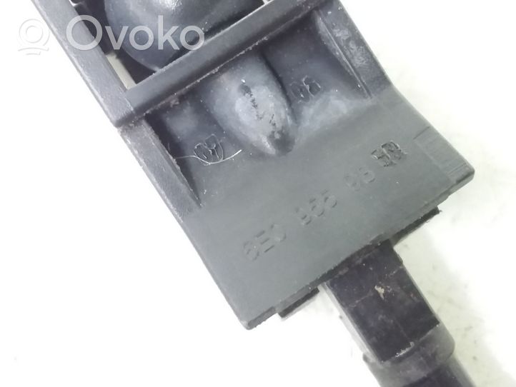 Volkswagen Polo IV 9N3 Windshield washer spray nozzle 6E0955985B