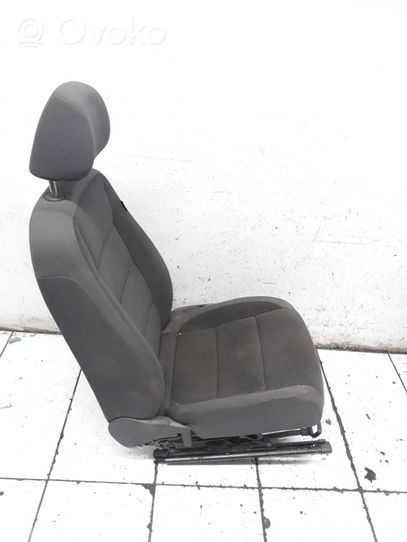 Volkswagen Golf V Priekinė vairuotojo sėdynė 1K5881021SE