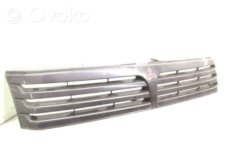 Mitsubishi Space Wagon Grille calandre supérieure de pare-chocs avant MR275627