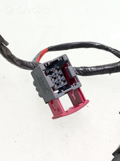 Toyota Avensis T250 Cableado de puerta trasera 8215405170