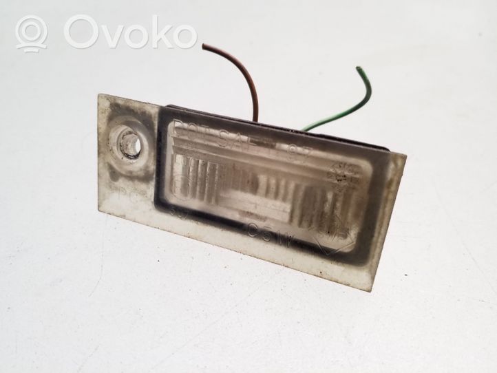 Audi A6 S6 C5 4B Lampa oświetlenia tylnej tablicy rejestracyjnej 393461