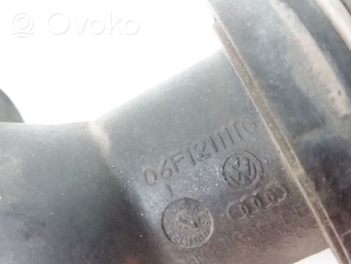 Volkswagen PASSAT B6 Termostaatin kotelo 06F121111G