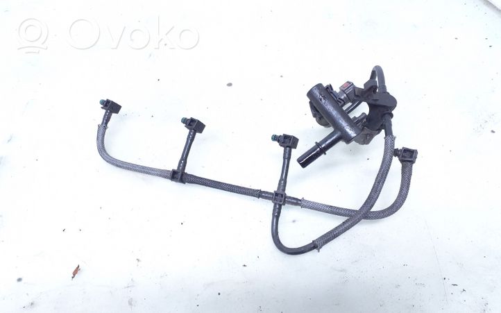 Ford Focus Linea/tubo flessibile di ritorno del carburante 4R8Q9F951AA