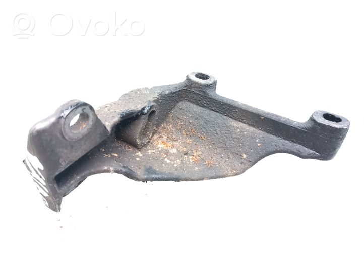 Audi 80 90 S2 B4 Vairo stiprintuvo siurblio tvirtinimo kronšteinas 068145531A