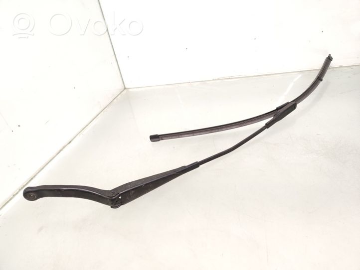 Opel Corsa D Windshield/front glass wiper blade 13284136