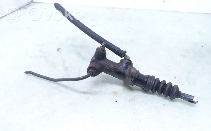 Volkswagen PASSAT B3 Clutch master cylinder 