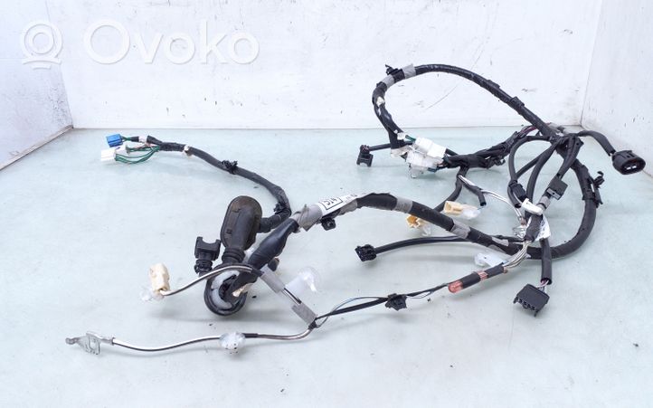 Toyota Avensis T270 Faisceau de câbles hayon de coffre 8218405140F