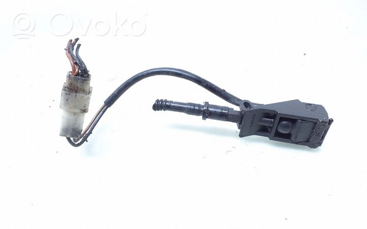 Volkswagen PASSAT B5.5 Ugello a spruzzo lavavetri per parabrezza 8E0955986