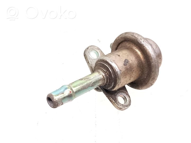 Subaru Impreza I Fuel pressure regulator A44s26