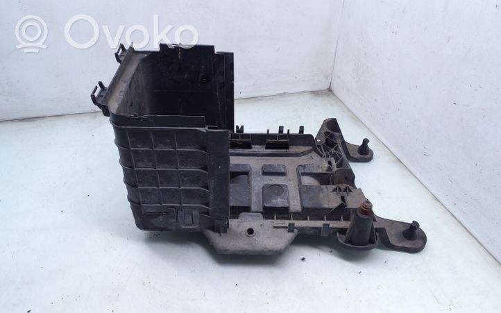 Volkswagen Touran I Vassoio batteria 1K0915336