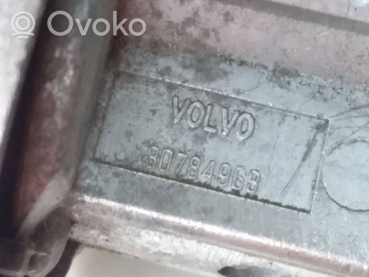 Volvo V70 Etuoven lukko (kahvan vieressä) 30784963