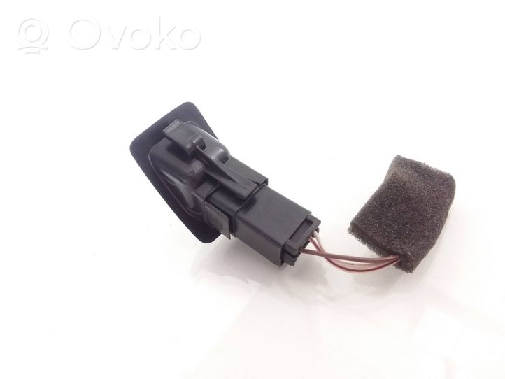 Volvo V70 AUX in-socket connector 30657961