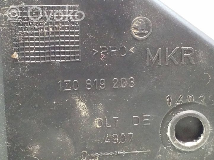 Skoda Octavia Mk2 (1Z) Rejilla de ventilación trasera 1z0819203