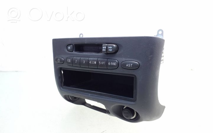 Toyota Yaris Radio/CD/DVD/GPS-pääyksikkö 8612052021