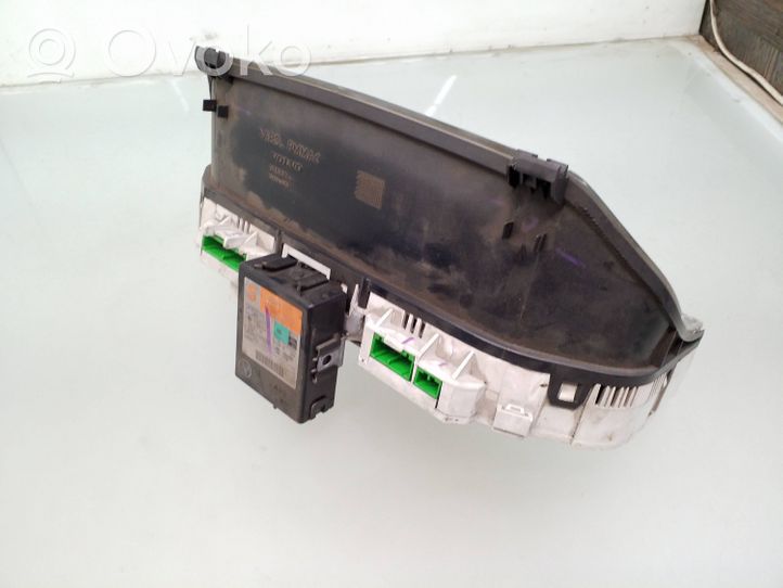 Volvo S70  V70  V70 XC Tachimetro (quadro strumenti) 9451530