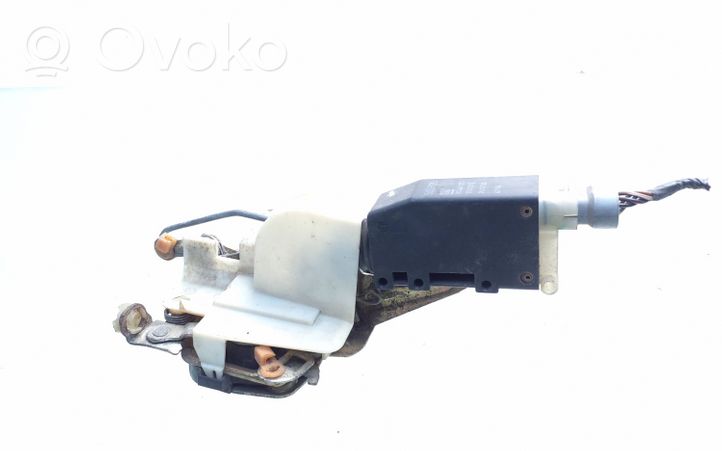 Opel Omega B1 Front door lock 90449073