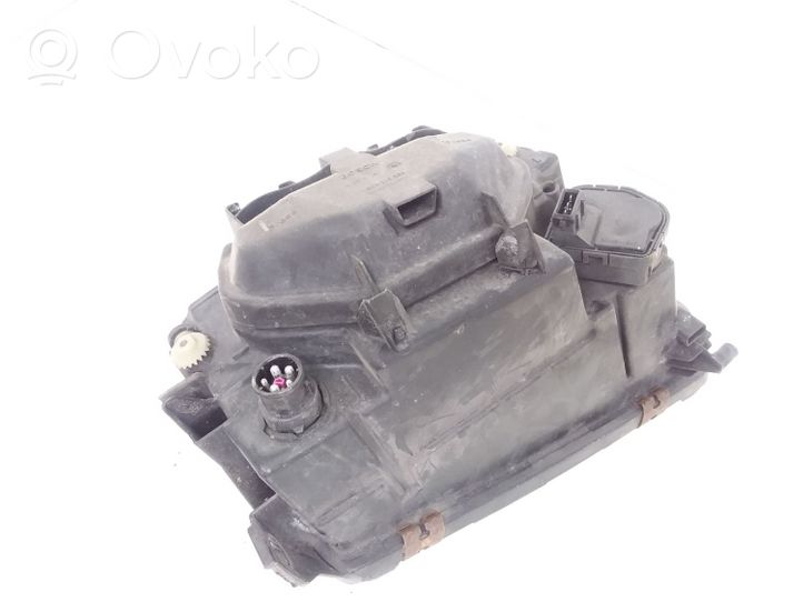 Audi A4 S4 B5 8D Lampa przednia 8D0941003E