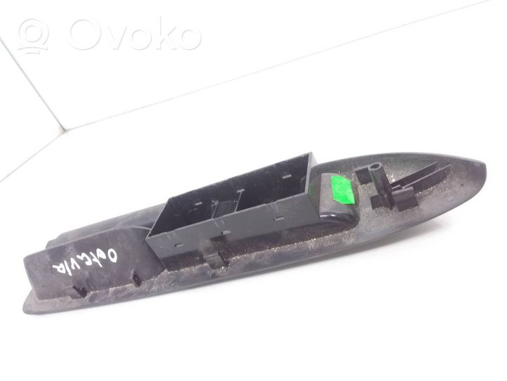 Skoda Octavia Mk2 (1Z) Moldura del asa interna de la puerta delantera 1Z1867171