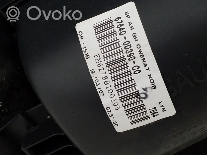 Toyota Yaris Apmušimas galinių durų (obšifke) 676400D390CO