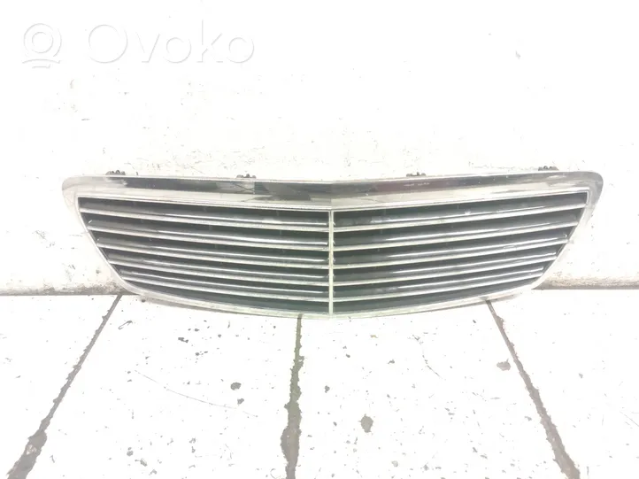 Mercedes-Benz E W211 Grille calandre supérieure de pare-chocs avant A2118800583