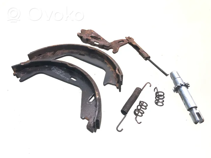 Volvo XC90 Klocki hamulcowe hamulca ręcznego / postojowego 90R011300