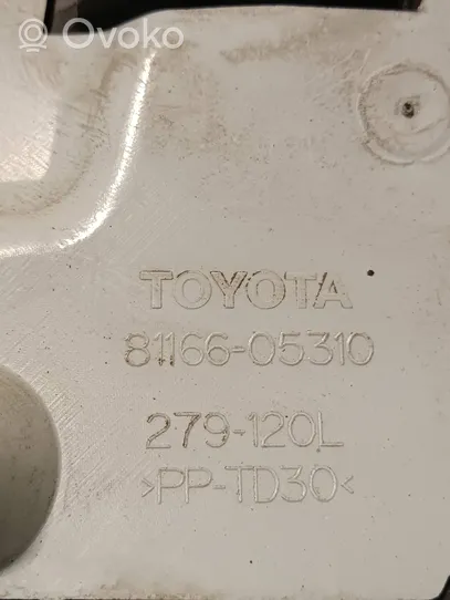 Toyota Avensis T270 Priekinis žibintas 8116605310