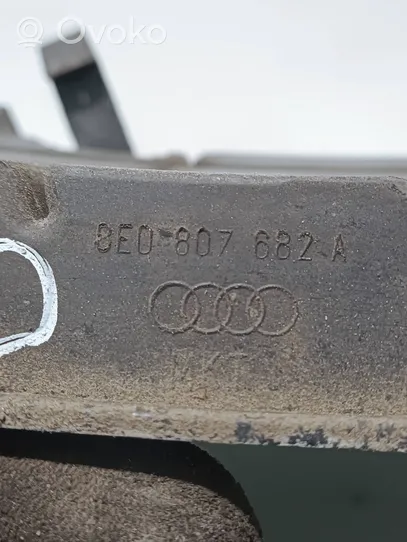 Audi A4 S4 B6 8E 8H Kratka dolna zderzaka przedniego 8E0807682A