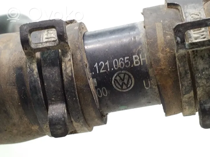 Volkswagen Golf VII Tuyau de liquide de refroidissement moteur 04L121065BH