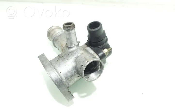 Audi A4 S4 B6 8E 8H Boîtier de thermostat 038121133A