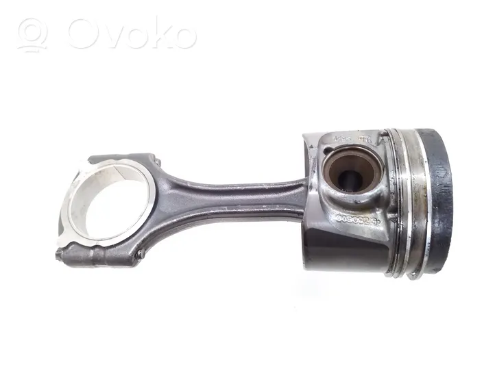 Mercedes-Benz A W169 Piston avec bielle 1295