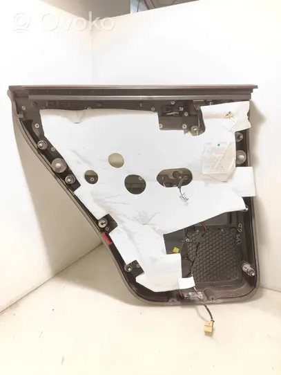 Volkswagen Touareg I Takaoven verhoilu 7L6867212