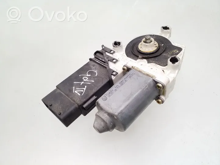 Volkswagen Golf IV Moteur de lève-vitre de porte avant 101387100