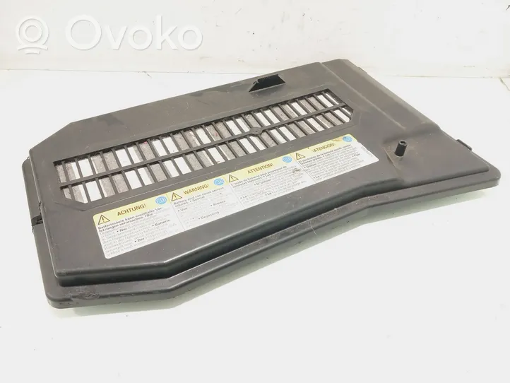 Volkswagen Touareg I Battery box tray cover/lid 7L0864643B