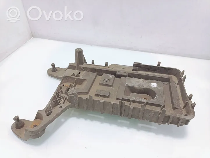 Volkswagen PASSAT B7 Battery tray 1k0915333h