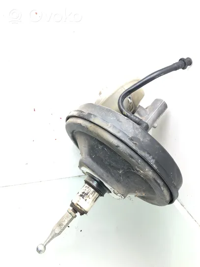 Volkswagen PASSAT B5 Brake booster 8D2612105A