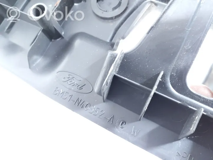 Ford Focus Bagāžnieka sliekšņa dekoratīvā apdare BM51N40352A