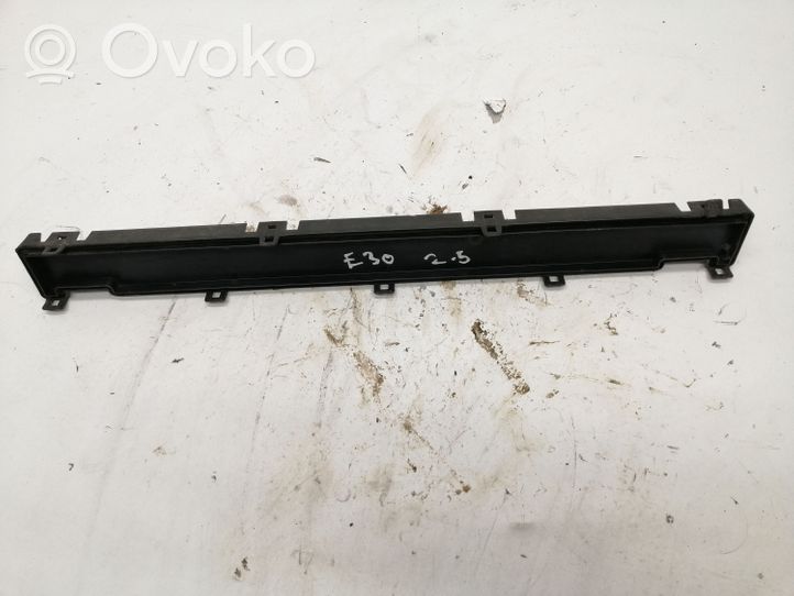 BMW 3 E30 Kita variklio skyriaus detalė 