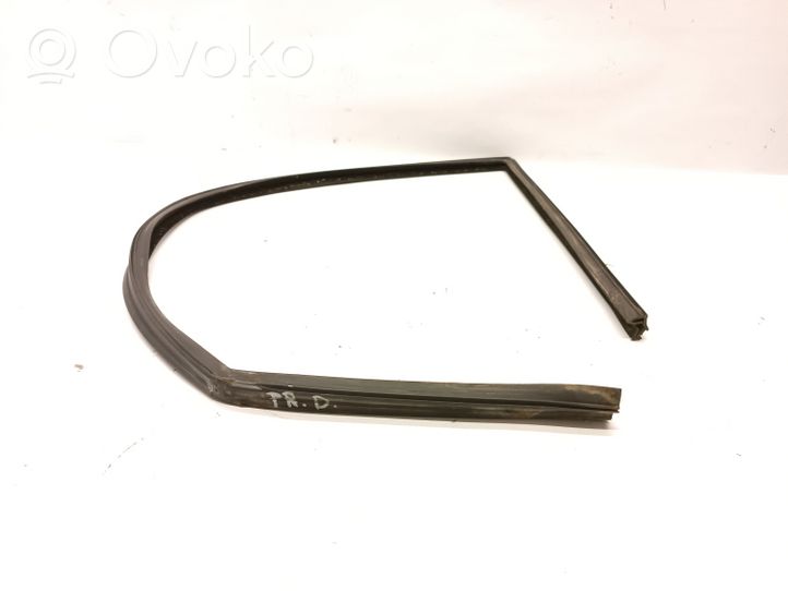 BMW 3 E30 Rubber seal front door window/glass 