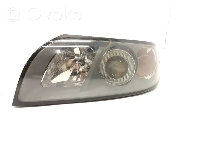 Volvo V50 Lampa przednia 30698885